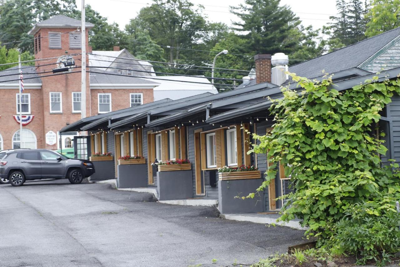 The Vine On Main Motel Stamford Exterior foto